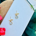 Load image into Gallery viewer, Tiny bow white flower medley
