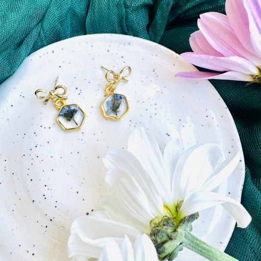 Small bow hexagon with blue flowers