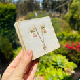 Load image into Gallery viewer, Red flower and gold gift box
