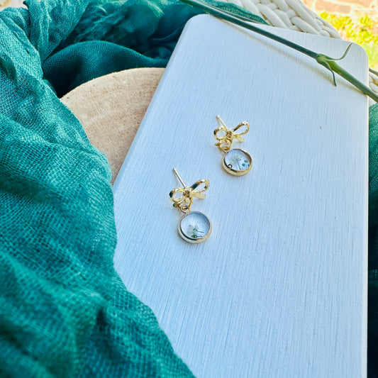 Tiny bow white flower medley