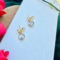Load image into Gallery viewer, Tiny bow white flower medley
