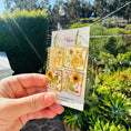 Load image into Gallery viewer, Sunny flower earrings
