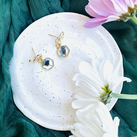 Small bow hexagon with blue flowers