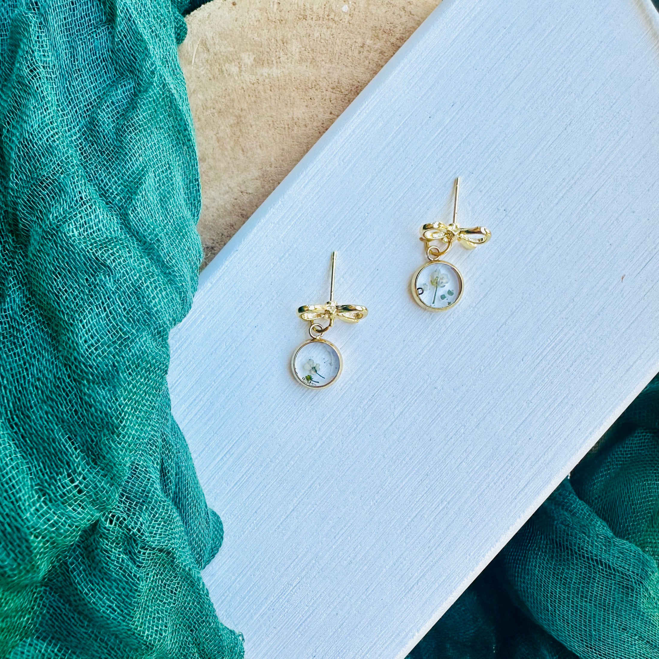 Tiny bow white flower medley