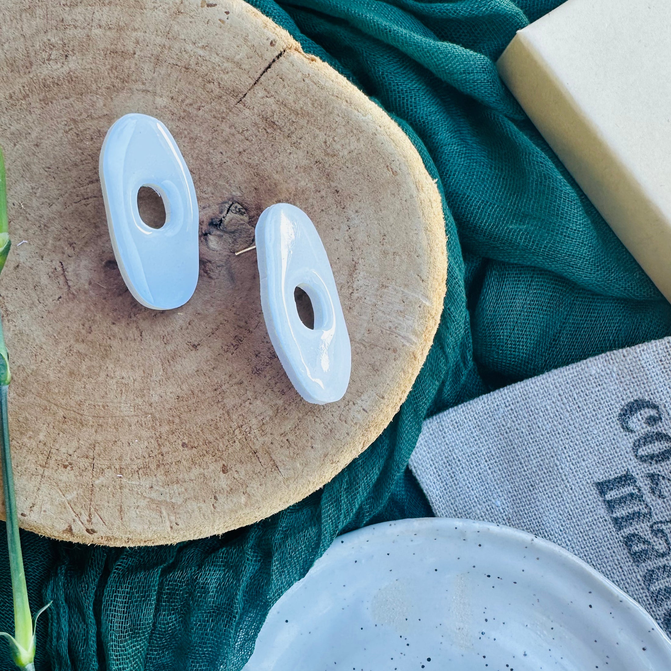 Organic white stud