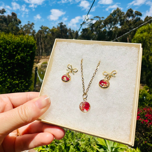 Red flower and gold gift box 2