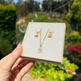 Load image into Gallery viewer, Pink flower and gold gift box
