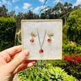 Load image into Gallery viewer, Red flower and gold gift box 2
