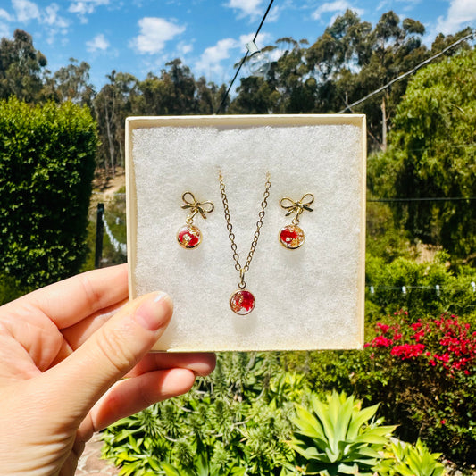 Red flower and gold gift box 2
